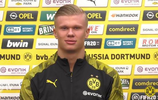 麦克阿瑟vs布里斯班狮吼因闪电延迟，开球时间待定（闪电导致麦克阿瑟对阵布里斯班狮吼比赛推迟，开球时间未定）