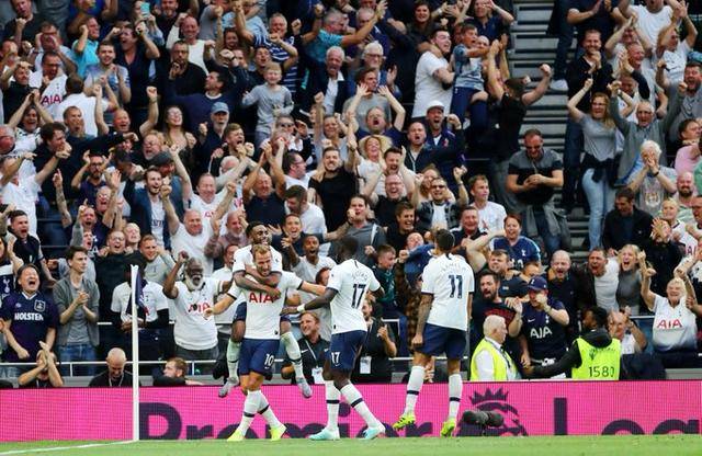 法比奥晒与古加搞怪合照：我们爱中国，很满意现在的生活状态