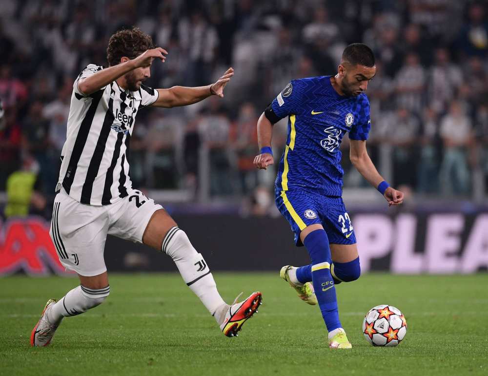 皇马后防问题严重，阿诺德伤缺，球员轮换困难，姆巴佩虽强但后防乏力，形势严峻。