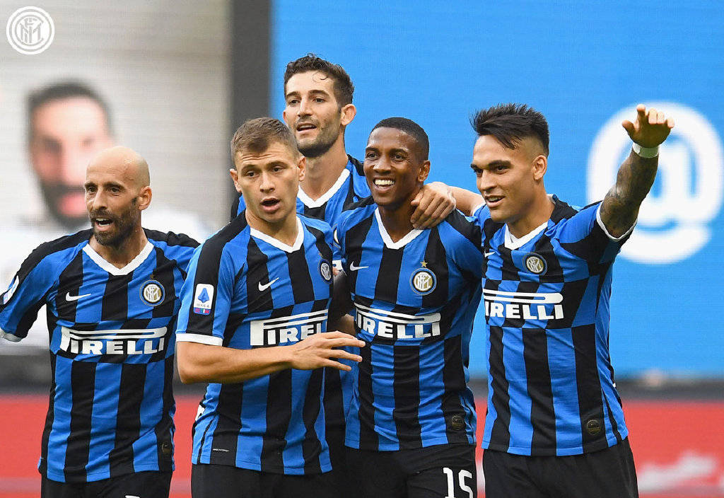 多纳鲁马：自豪能力压众多优秀门将获奖，盼在曼城获更大成功（多纳鲁马：为力压群雄捧杯感到骄傲，期待在曼城创造更大辉煌）