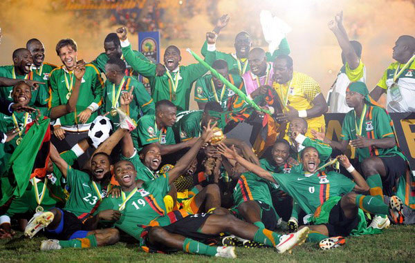 西甲半场：布坎南世界波破门，比利亚雷亚尔暂1-0赫塔菲（西甲半场战报：布坎南轰世界波破门，黄潜比利亚雷亚尔暂1-0领先赫塔菲）