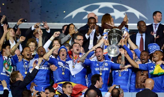 埃贝尔打趣：我看球时很安静而穆勒话很多，我不得不适应他（埃贝尔笑称：观赛我很安静，穆勒话多，我只能适应他）