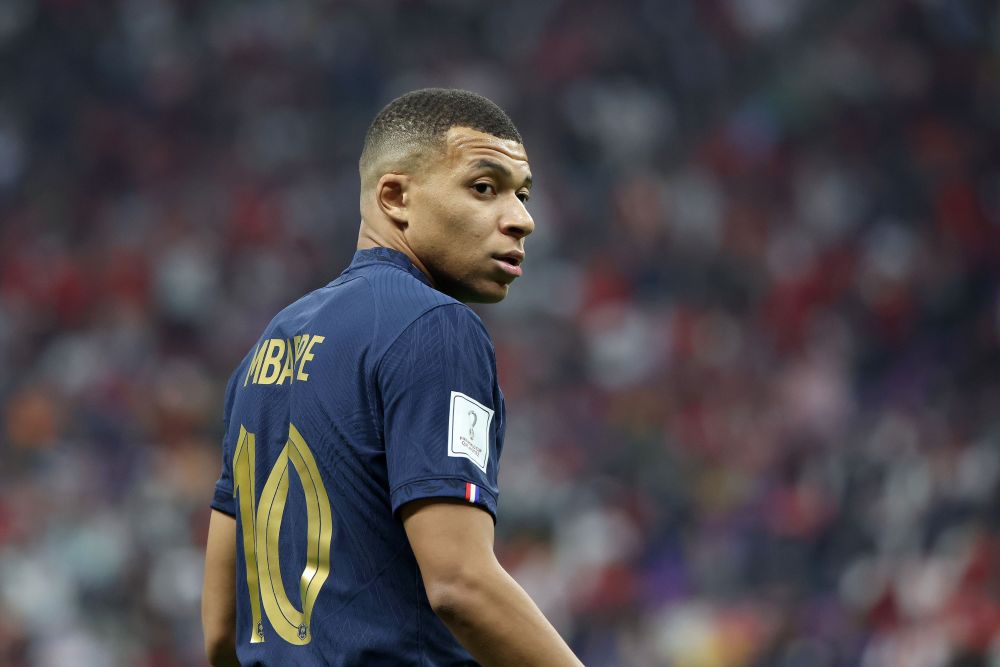 埃泽：丁丁是高水平足球思想家，这类球员是我自幼仰望的榜样（埃泽盛赞丁丁拥有顶级足球思维：这类球员自幼便是我的楷模）