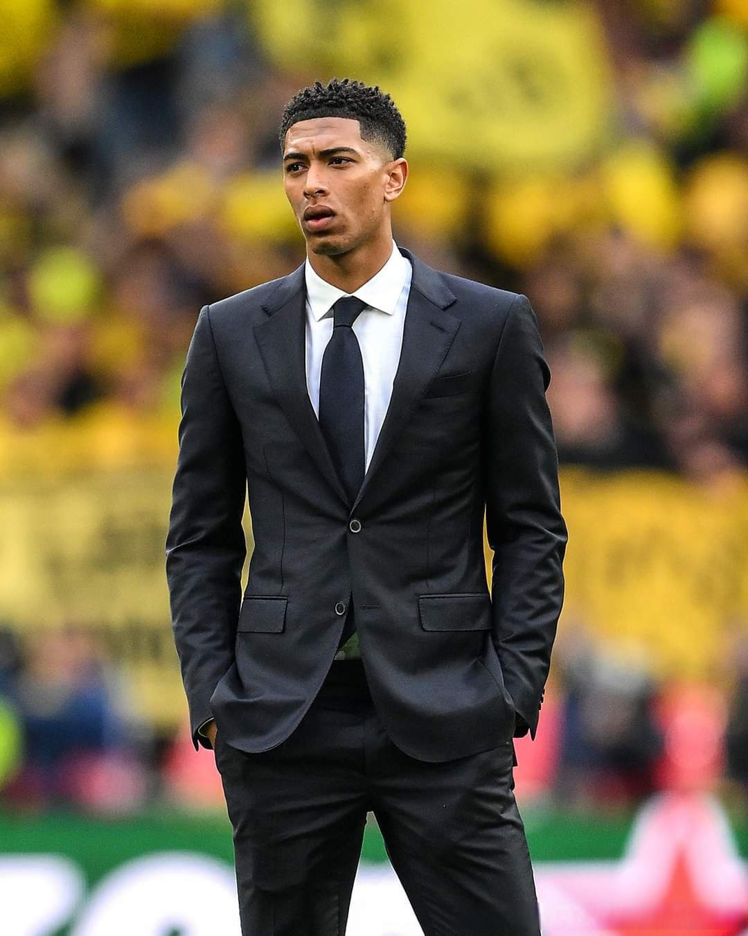 体坛联播｜斯洛特首度公开回应萨拉赫，曼联4比1大胜狼队