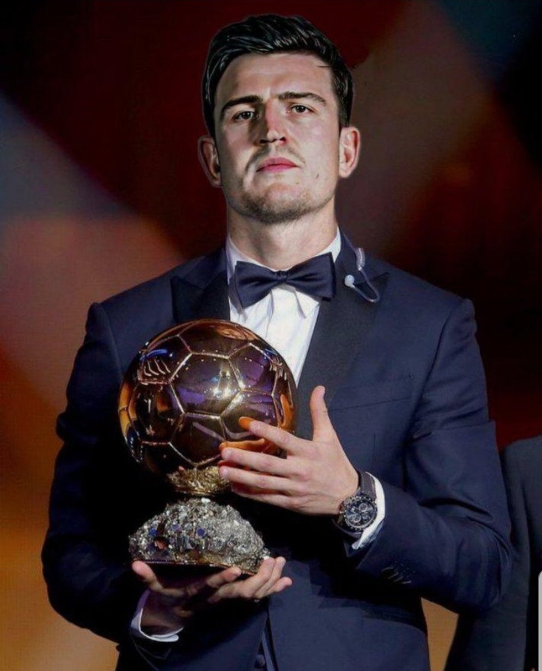 每体：莱万希望留在巴萨，并重新获得因费兰崛起而失去的主力位置（每体：莱万愿留巴萨，力争夺回被费兰崛起抢走的主力位置）