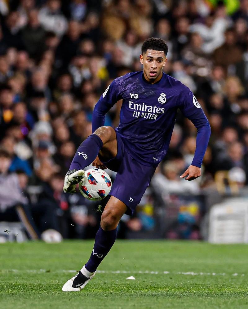 拜仁总监聊卡尔对比梅西：梅西是能想到的最夸张的比较对象！