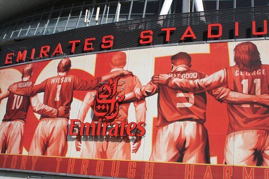 公务还是放松？纳赛尔出现在圣西罗现场观看米兰德比