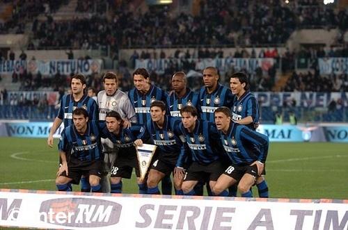 篮球湖人球员赛后接受媒体采访